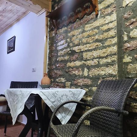 Karafil Guesthouse Гірокастра Екстер'єр фото