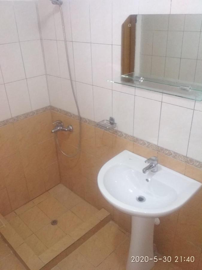 Karafil Guesthouse Гірокастра Екстер'єр фото