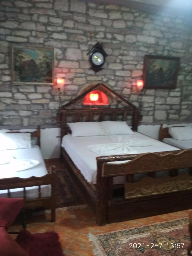 Karafil Guesthouse Гірокастра Екстер'єр фото
