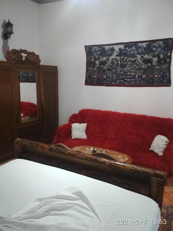 Karafil Guesthouse Гірокастра Екстер'єр фото