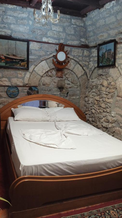 Karafil Guesthouse Гірокастра Екстер'єр фото