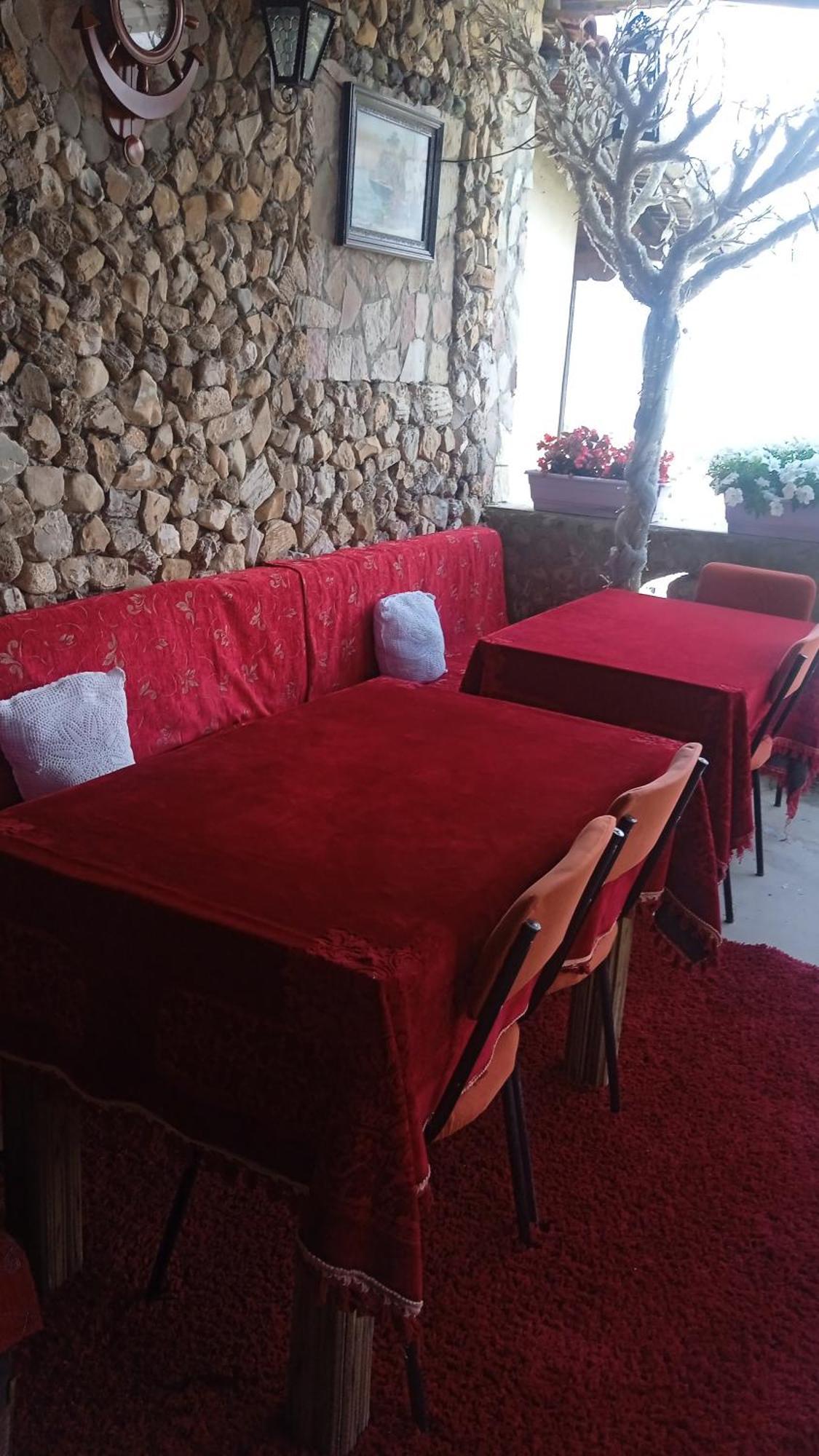 Karafil Guesthouse Гірокастра Екстер'єр фото
