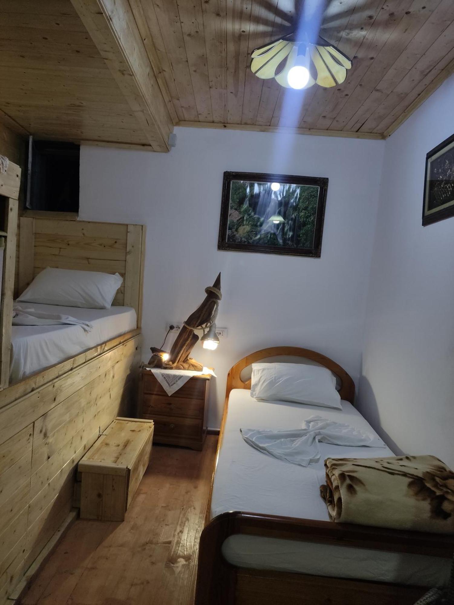 Karafil Guesthouse Гірокастра Екстер'єр фото