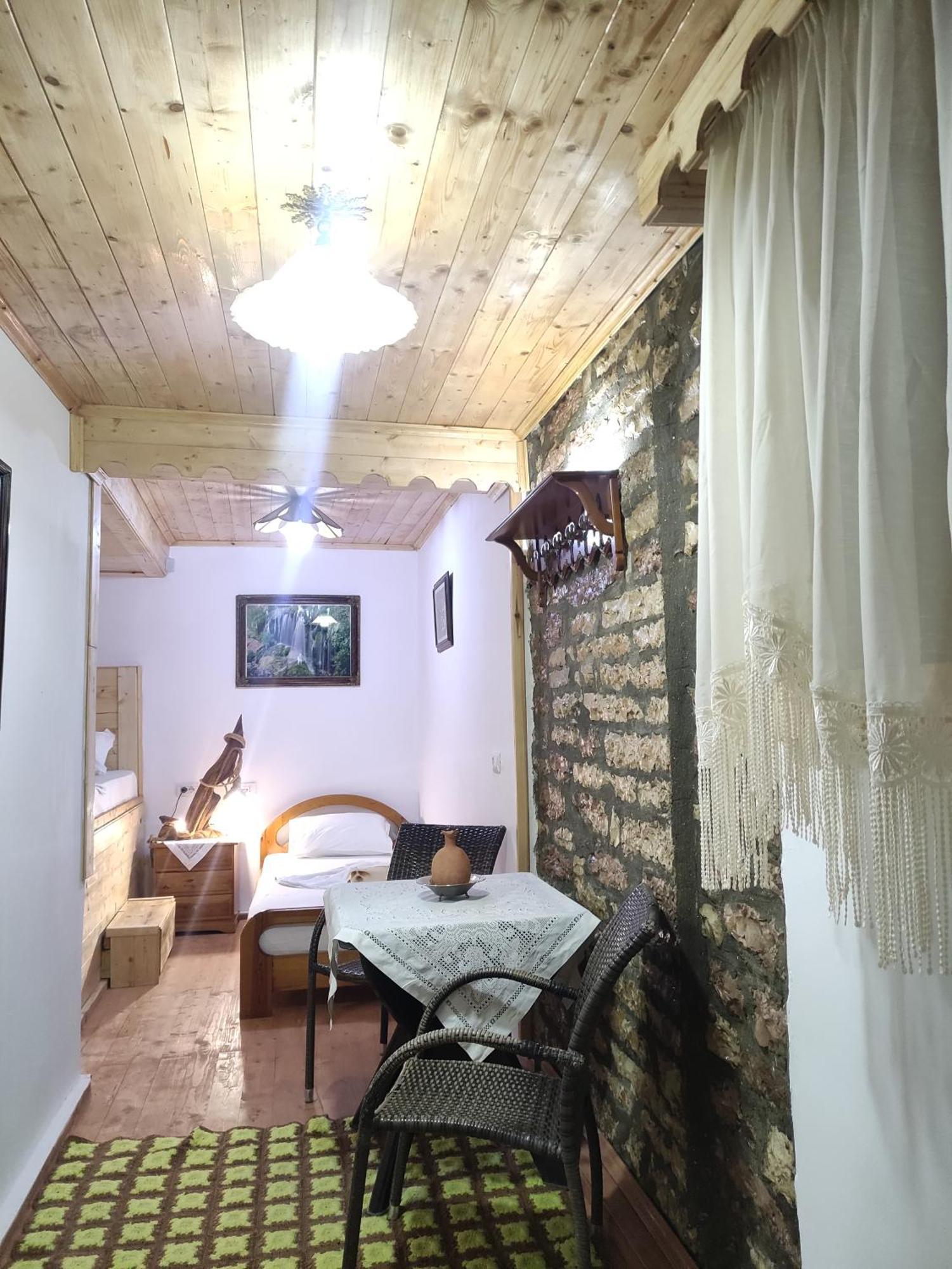 Karafil Guesthouse Гірокастра Екстер'єр фото