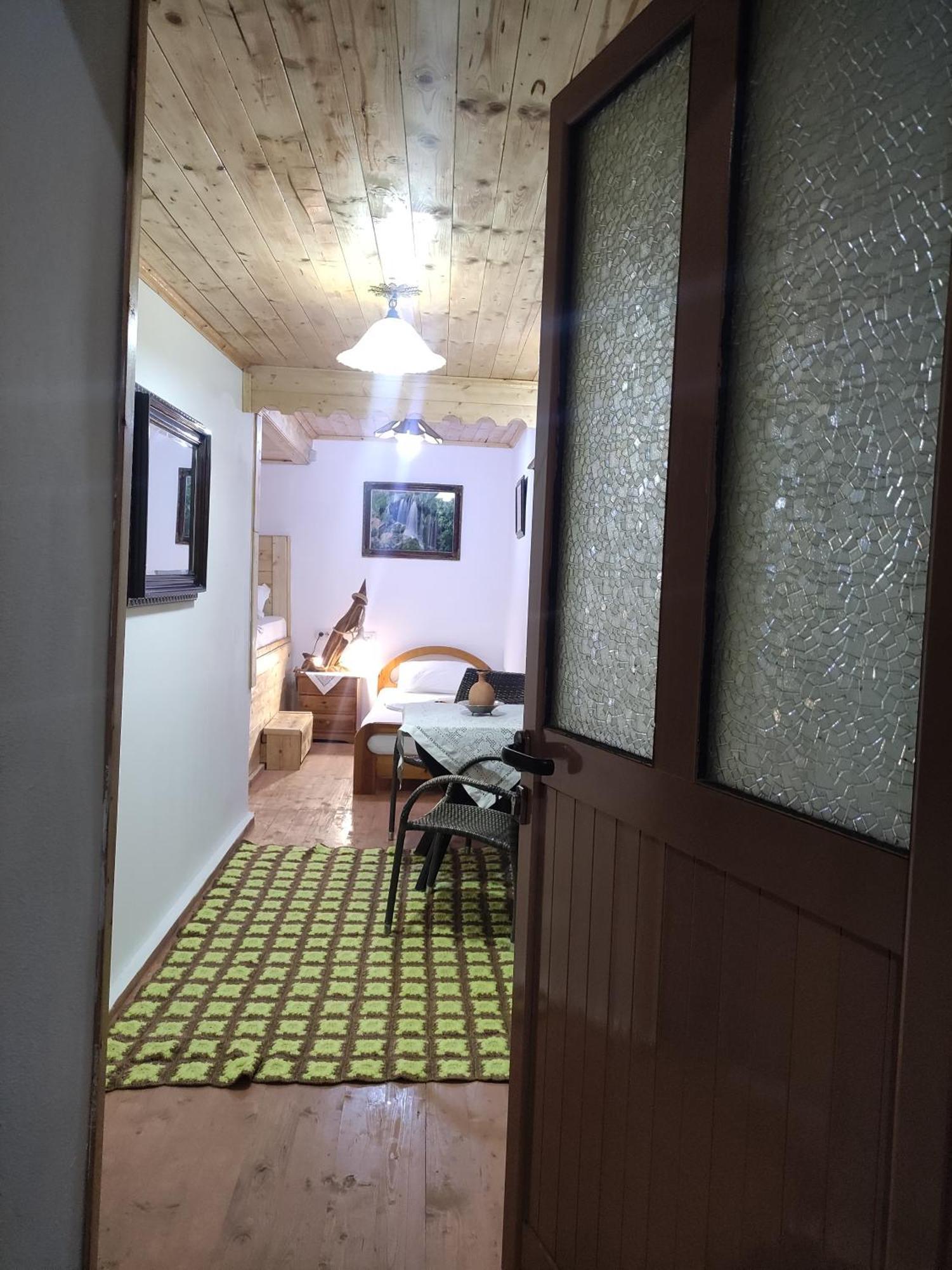 Karafil Guesthouse Гірокастра Екстер'єр фото