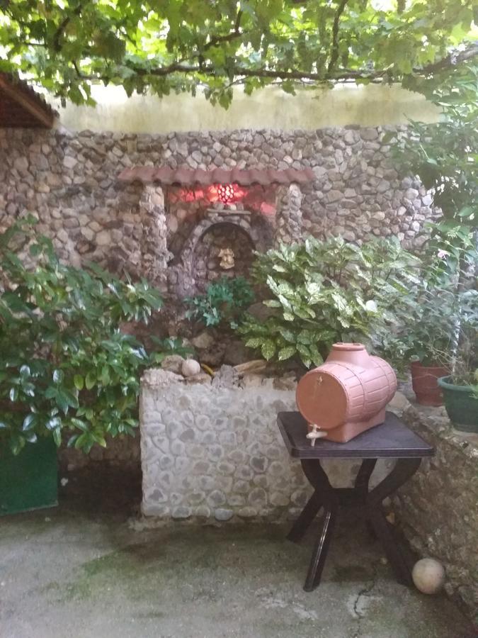 Karafil Guesthouse Гірокастра Екстер'єр фото
