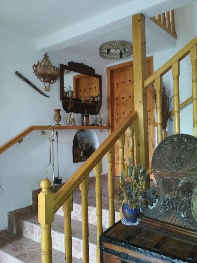 Karafil Guesthouse Гірокастра Екстер'єр фото