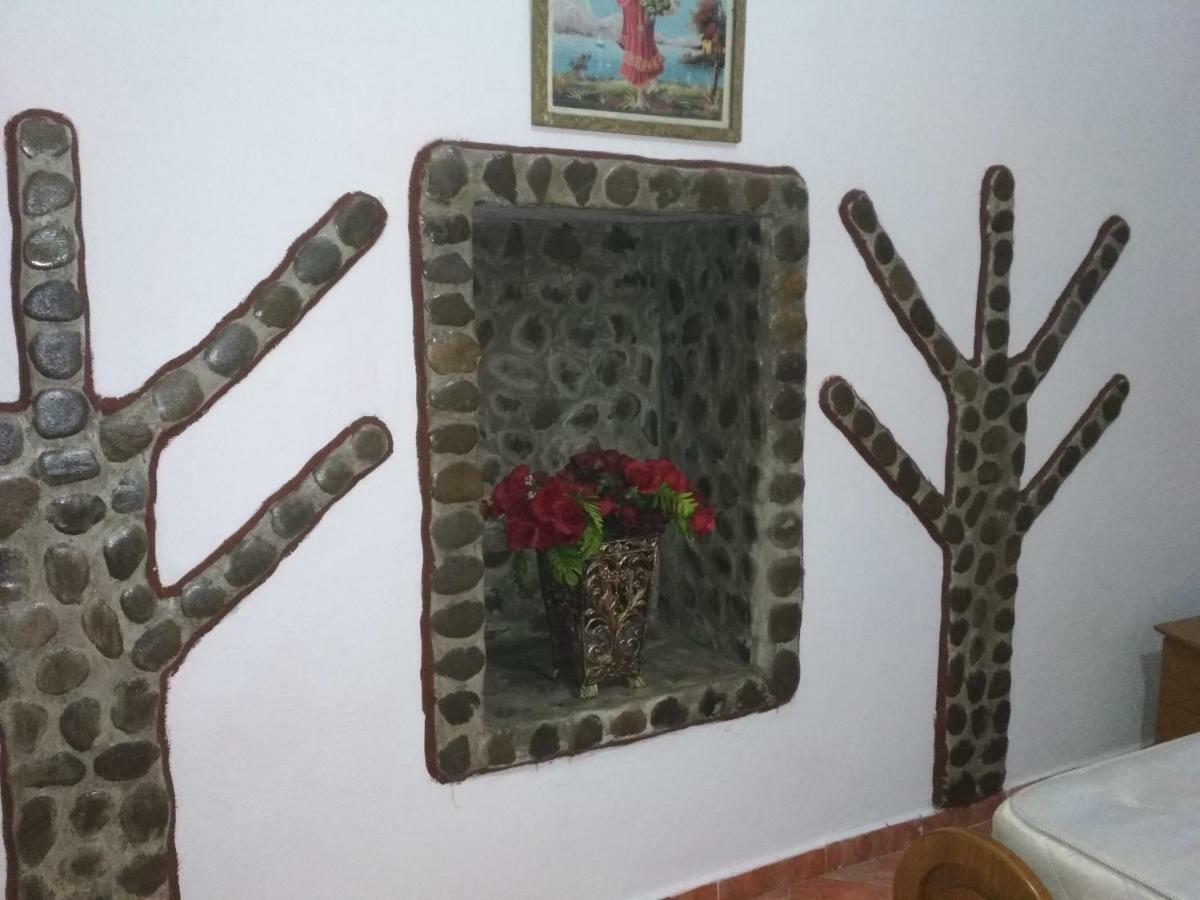Karafil Guesthouse Гірокастра Екстер'єр фото